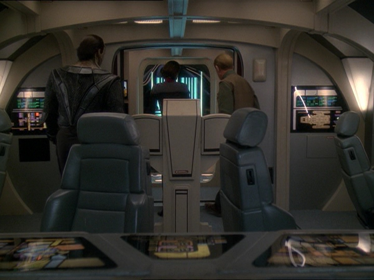 extant_StarTrek_DS9_7x22-TackingIntoTheWind_2126.jpg