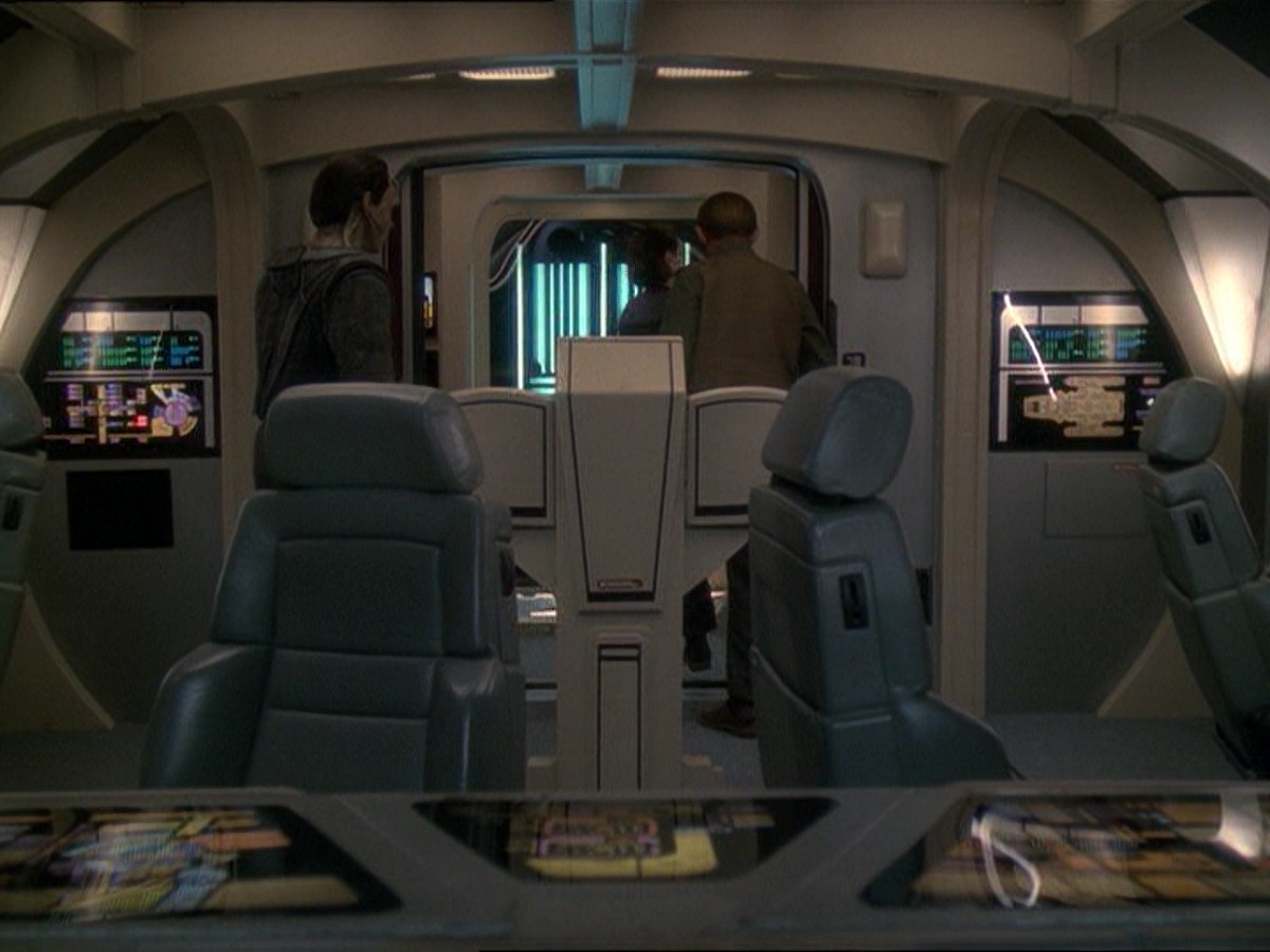 extant_StarTrek_DS9_7x22-TackingIntoTheWind_2127.jpg