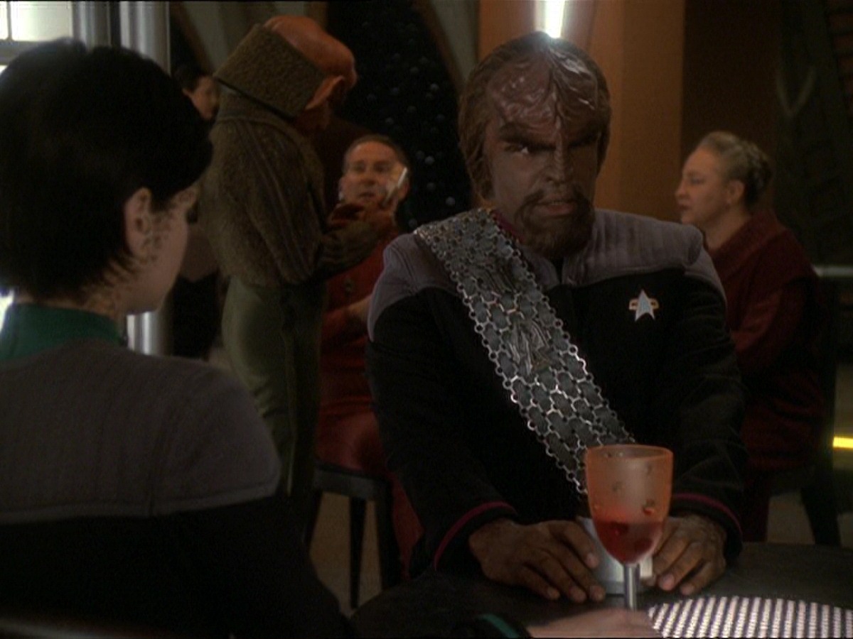 extant_StarTrek_DS9_7x22-TackingIntoTheWind_2157.jpg