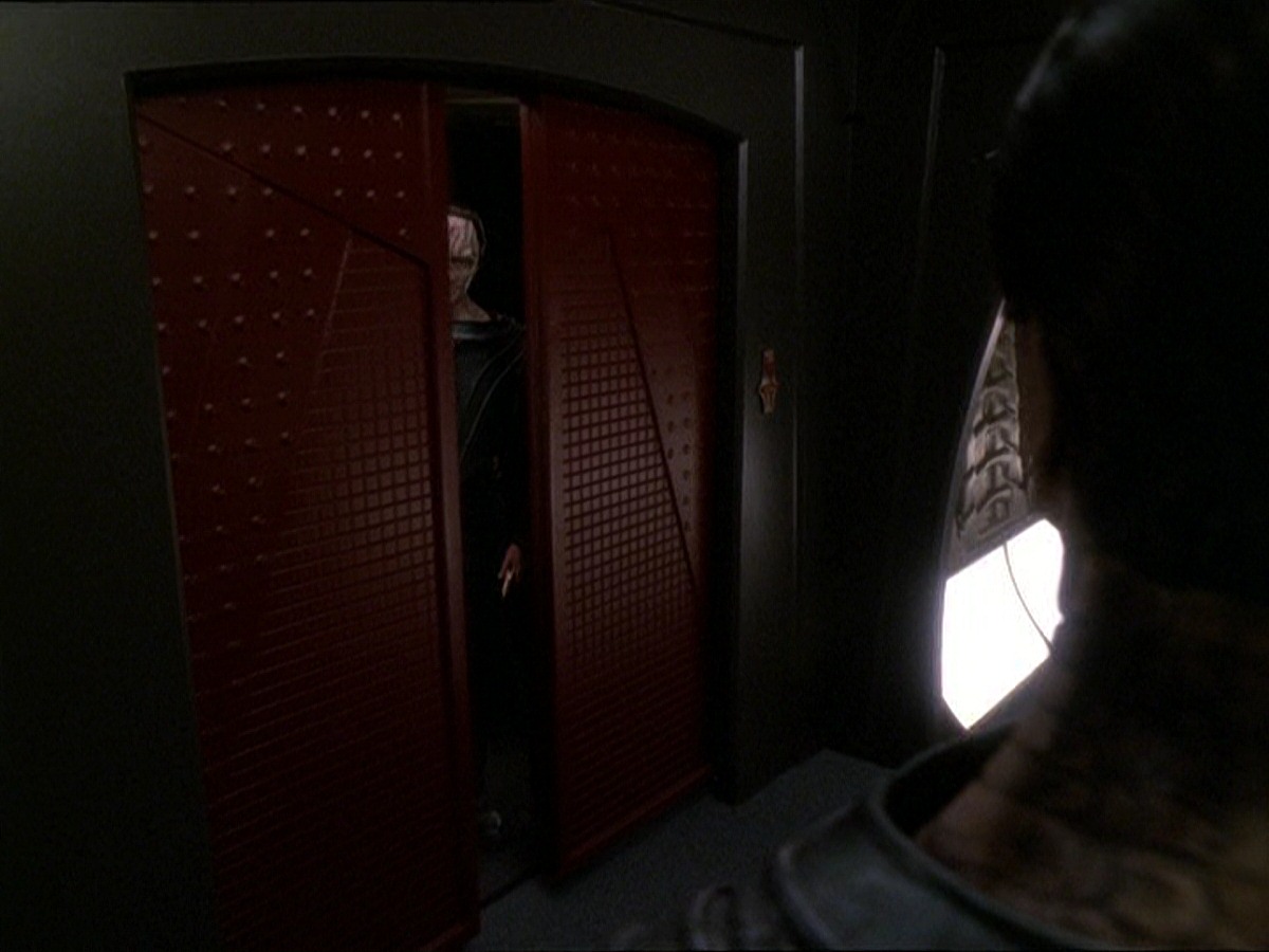 extant_StarTrek_DS9_7x22-TackingIntoTheWind_2402.jpg