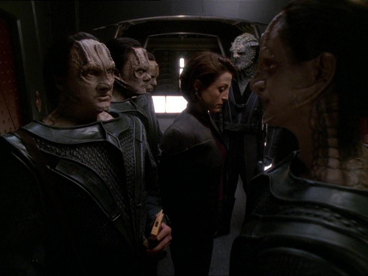 extant_StarTrek_DS9_7x22-TackingIntoTheWind_2428.jpg