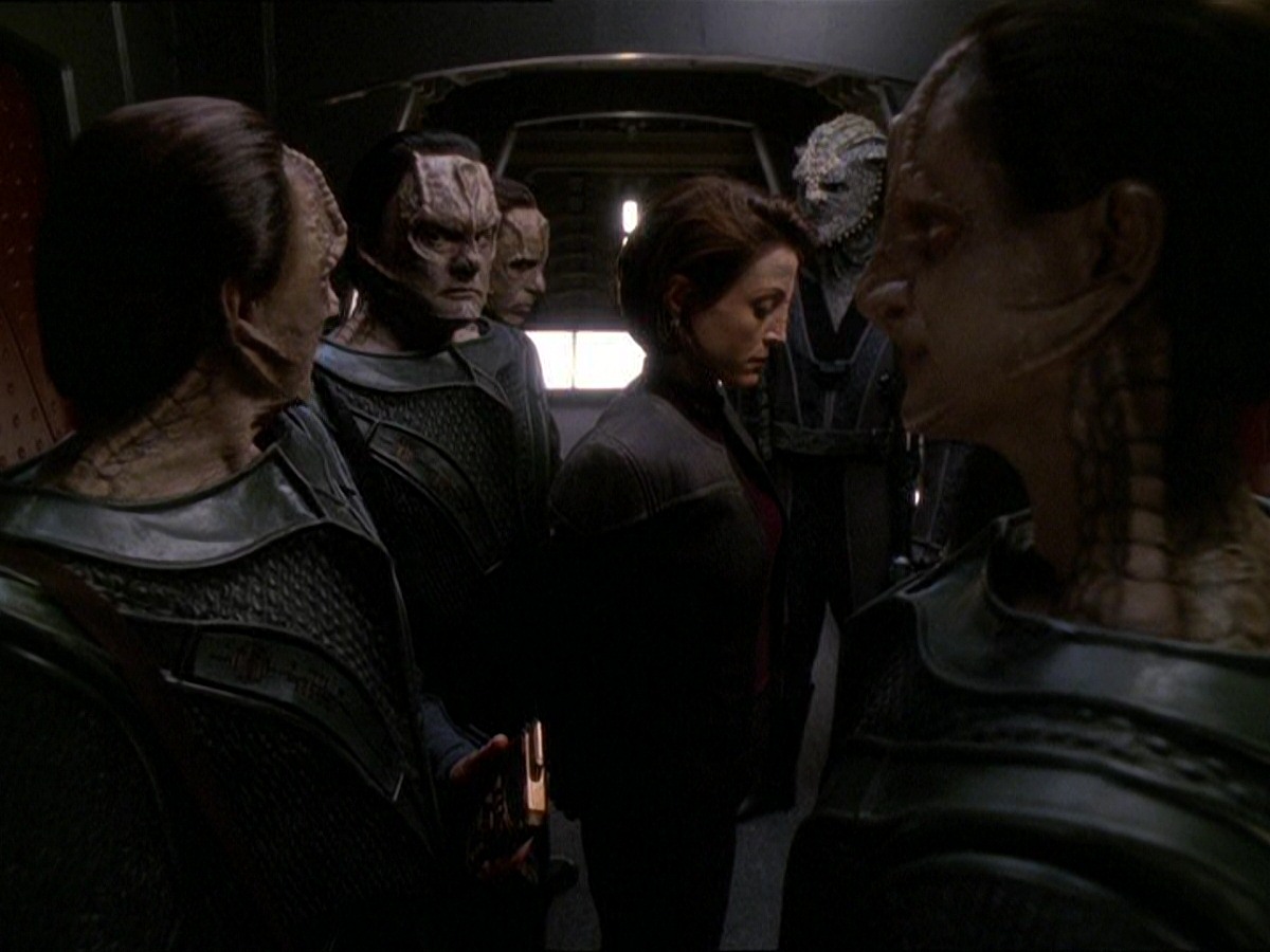 extant_StarTrek_DS9_7x22-TackingIntoTheWind_2430.jpg