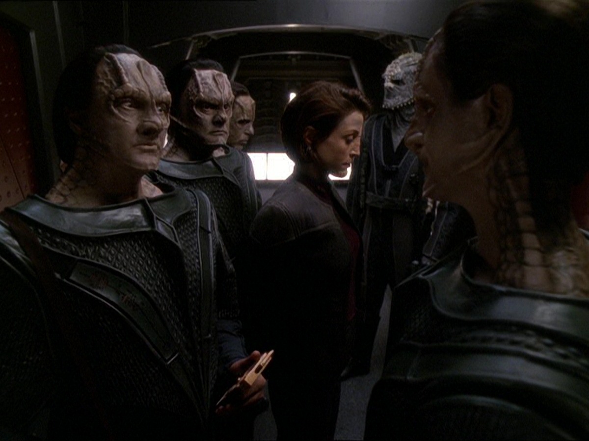 extant_StarTrek_DS9_7x22-TackingIntoTheWind_2437.jpg