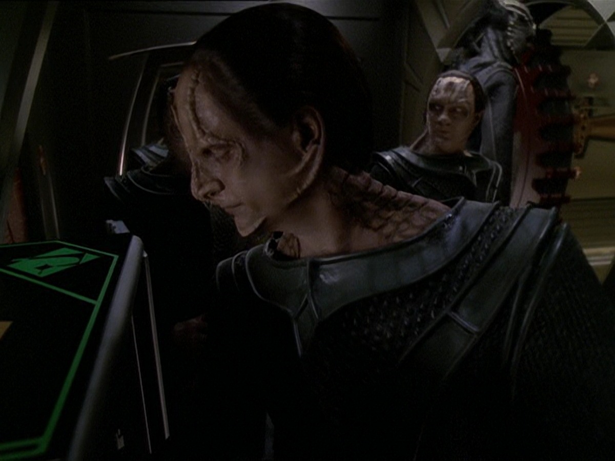 extant_StarTrek_DS9_7x22-TackingIntoTheWind_2451.jpg