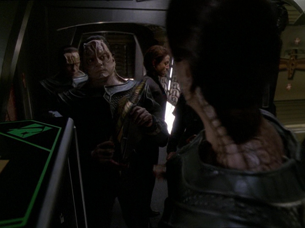 extant_StarTrek_DS9_7x22-TackingIntoTheWind_2452.jpg