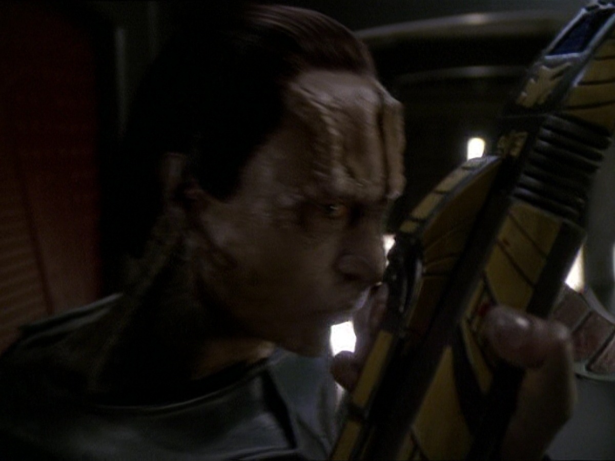 extant_StarTrek_DS9_7x22-TackingIntoTheWind_2469.jpg