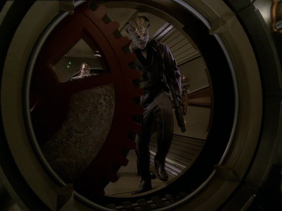 extant_StarTrek_DS9_7x22-TackingIntoTheWind_2474.jpg