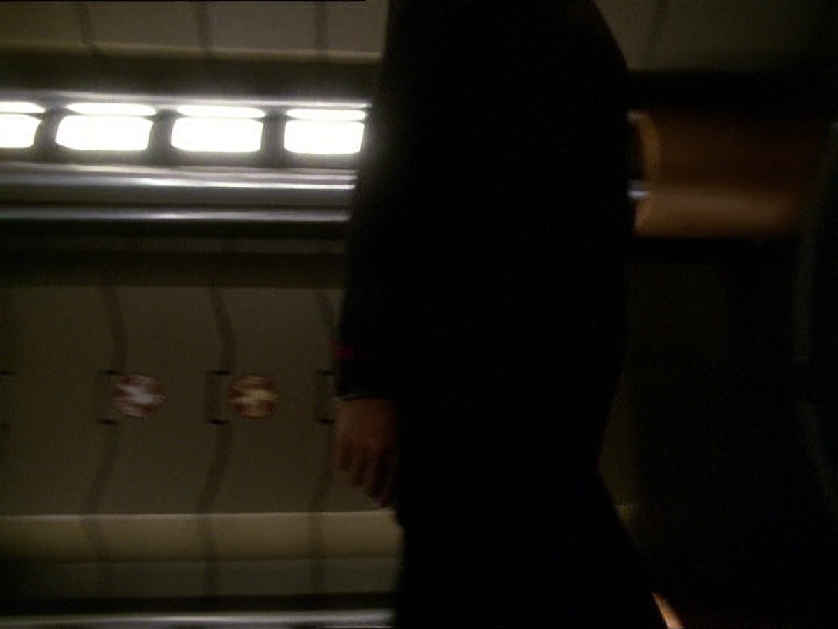 extant_StarTrek_DS9_7x22-TackingIntoTheWind_2481.jpg