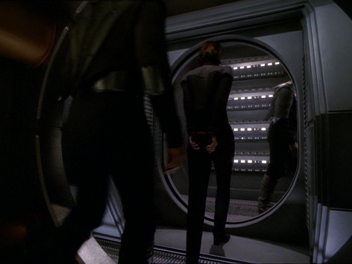extant_StarTrek_DS9_7x22-TackingIntoTheWind_2484.jpg