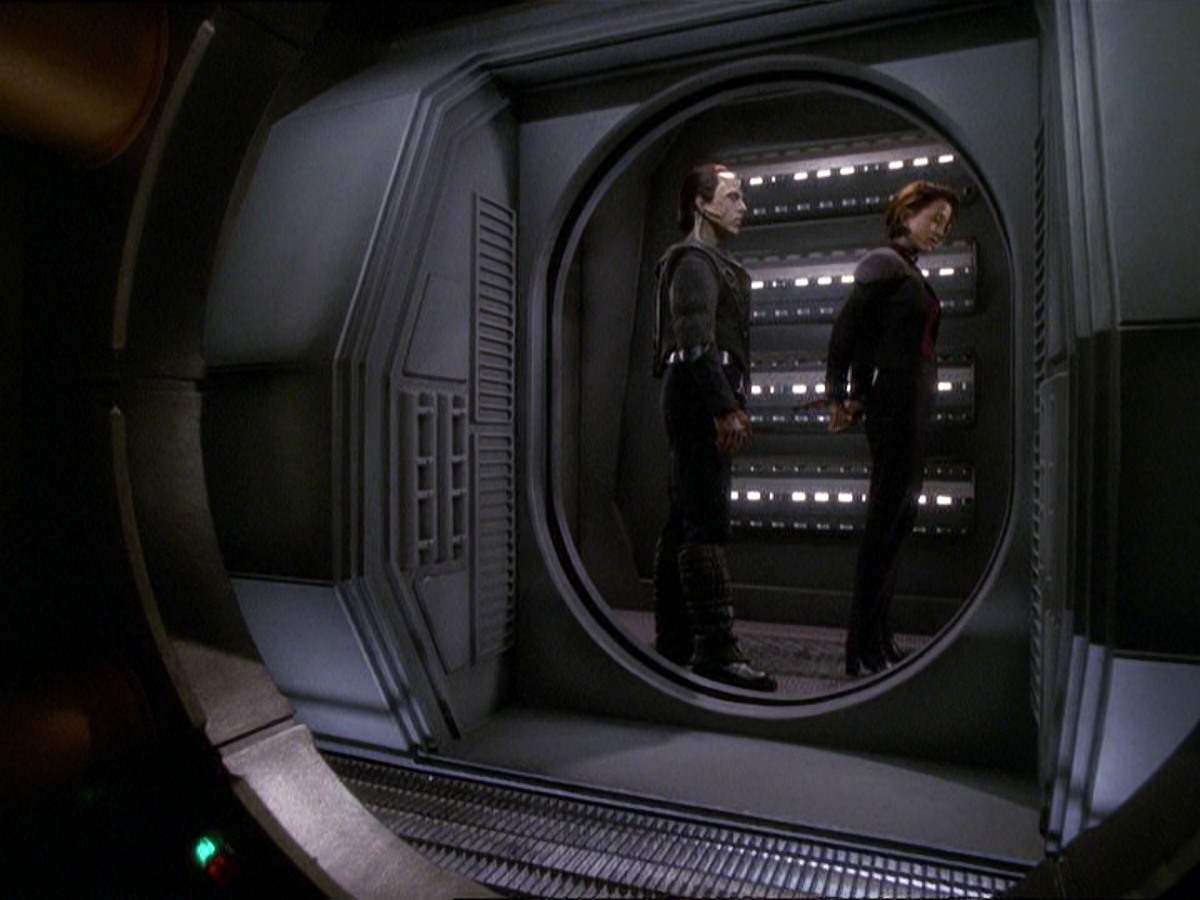extant_StarTrek_DS9_7x22-TackingIntoTheWind_2494.jpg