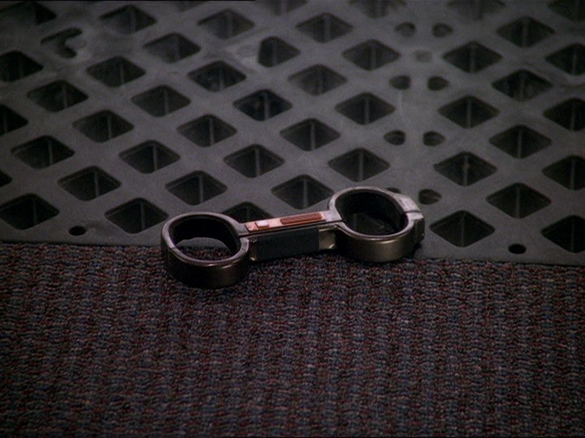 extant_StarTrek_DS9_7x22-TackingIntoTheWind_2500.jpg