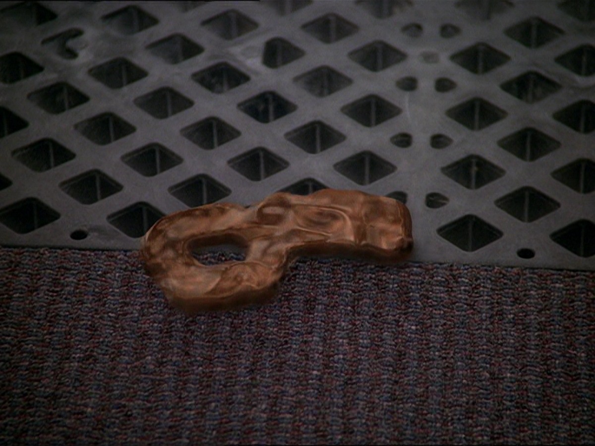 extant_StarTrek_DS9_7x22-TackingIntoTheWind_2502.jpg