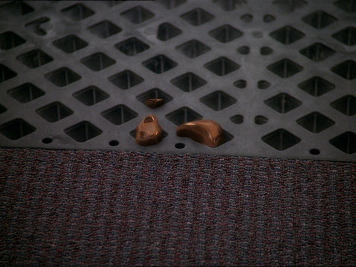 extant_StarTrek_DS9_7x22-TackingIntoTheWind_2506.jpg