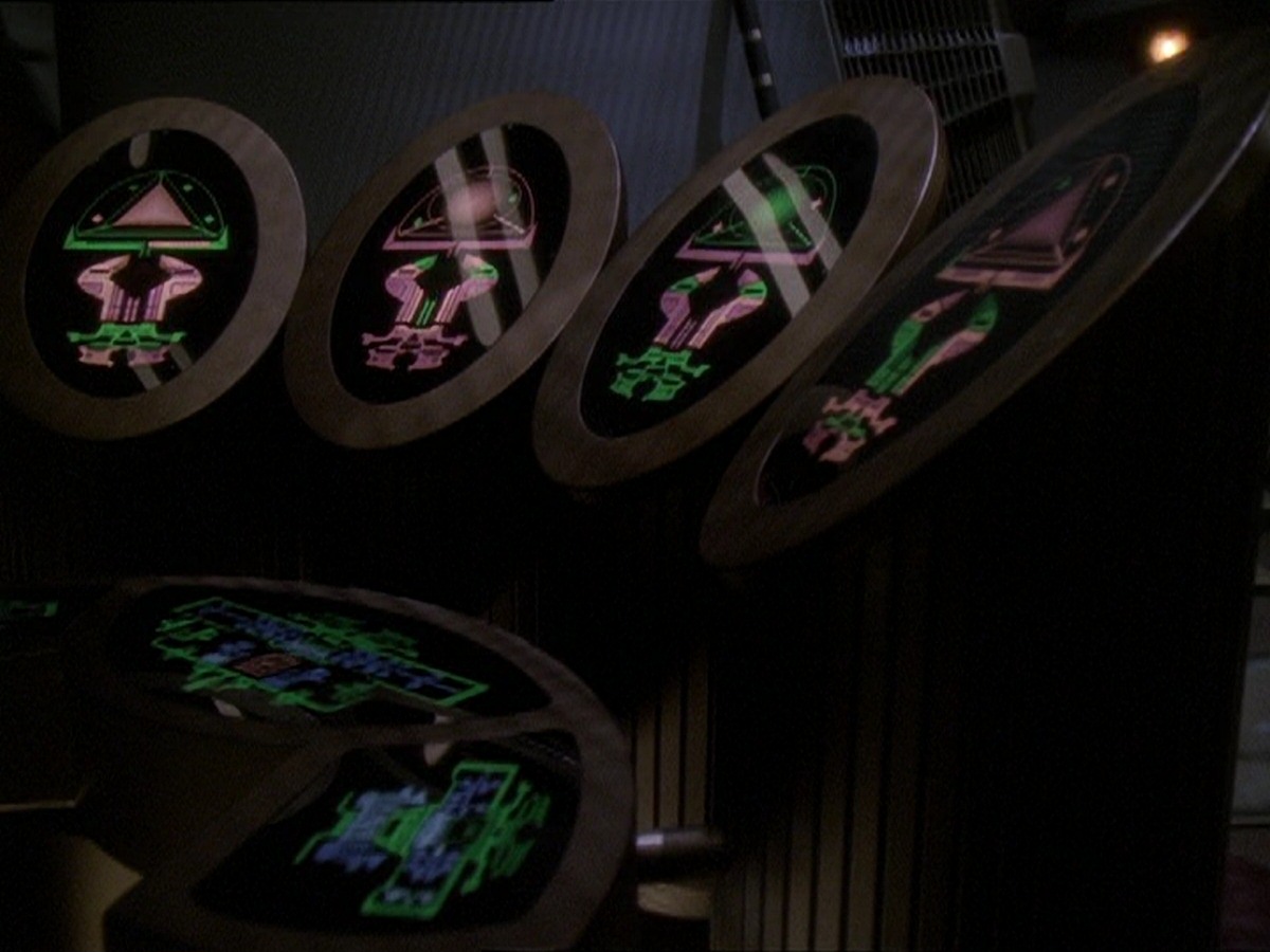 extant_StarTrek_DS9_7x22-TackingIntoTheWind_2507.jpg