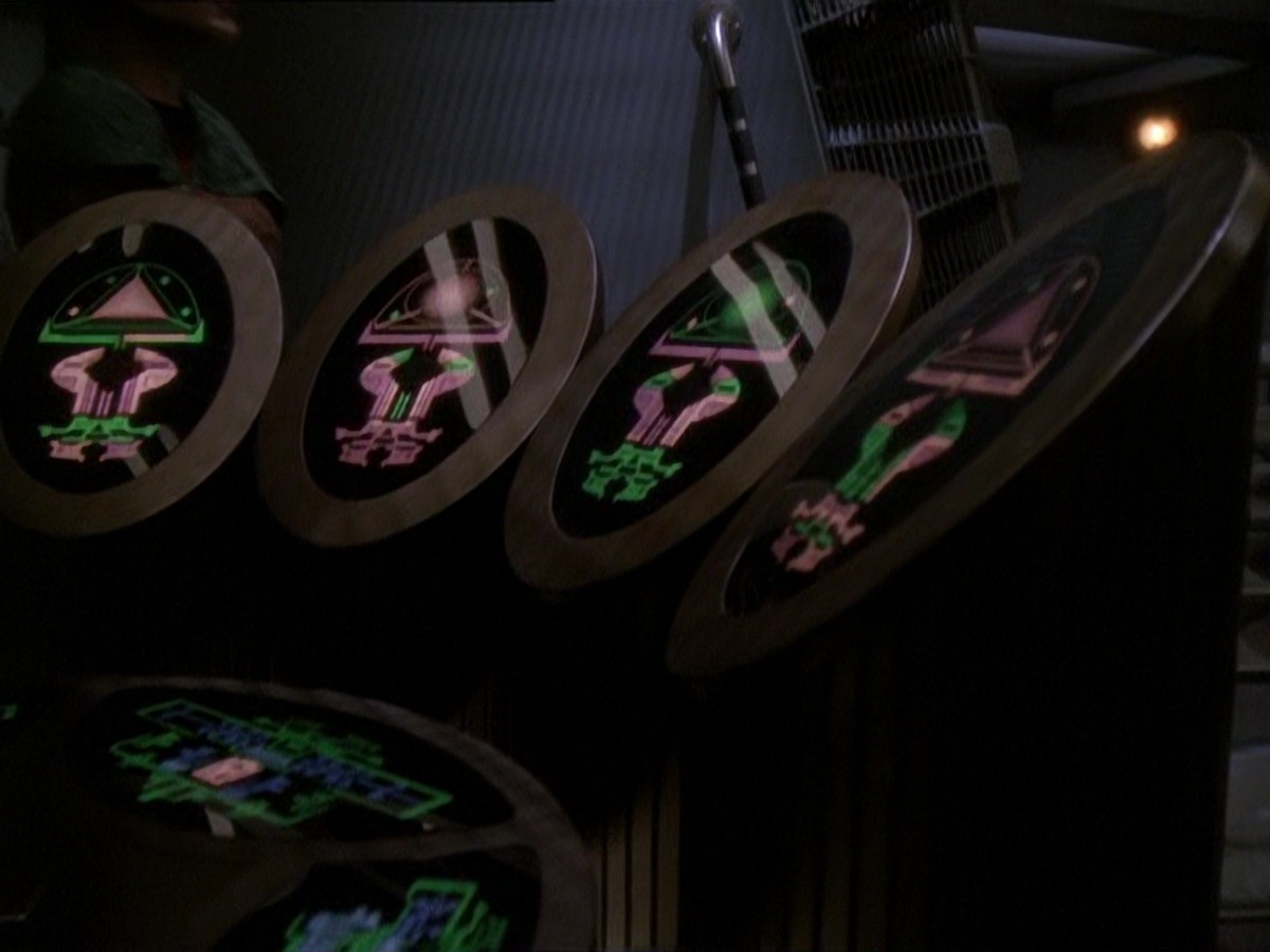 extant_StarTrek_DS9_7x22-TackingIntoTheWind_2508.jpg