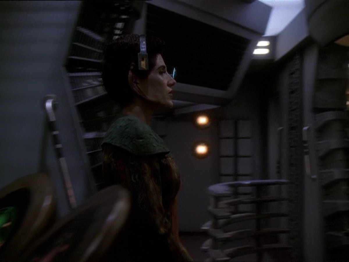 extant_StarTrek_DS9_7x22-TackingIntoTheWind_2510.jpg
