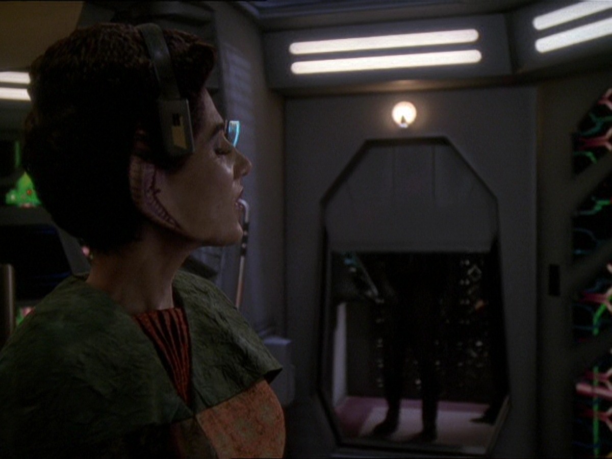 extant_StarTrek_DS9_7x22-TackingIntoTheWind_2516.jpg