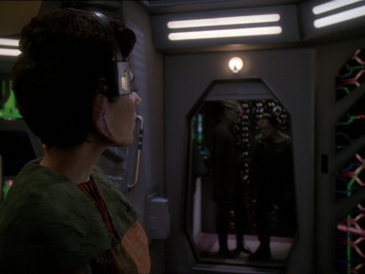 extant_StarTrek_DS9_7x22-TackingIntoTheWind_2517.jpg