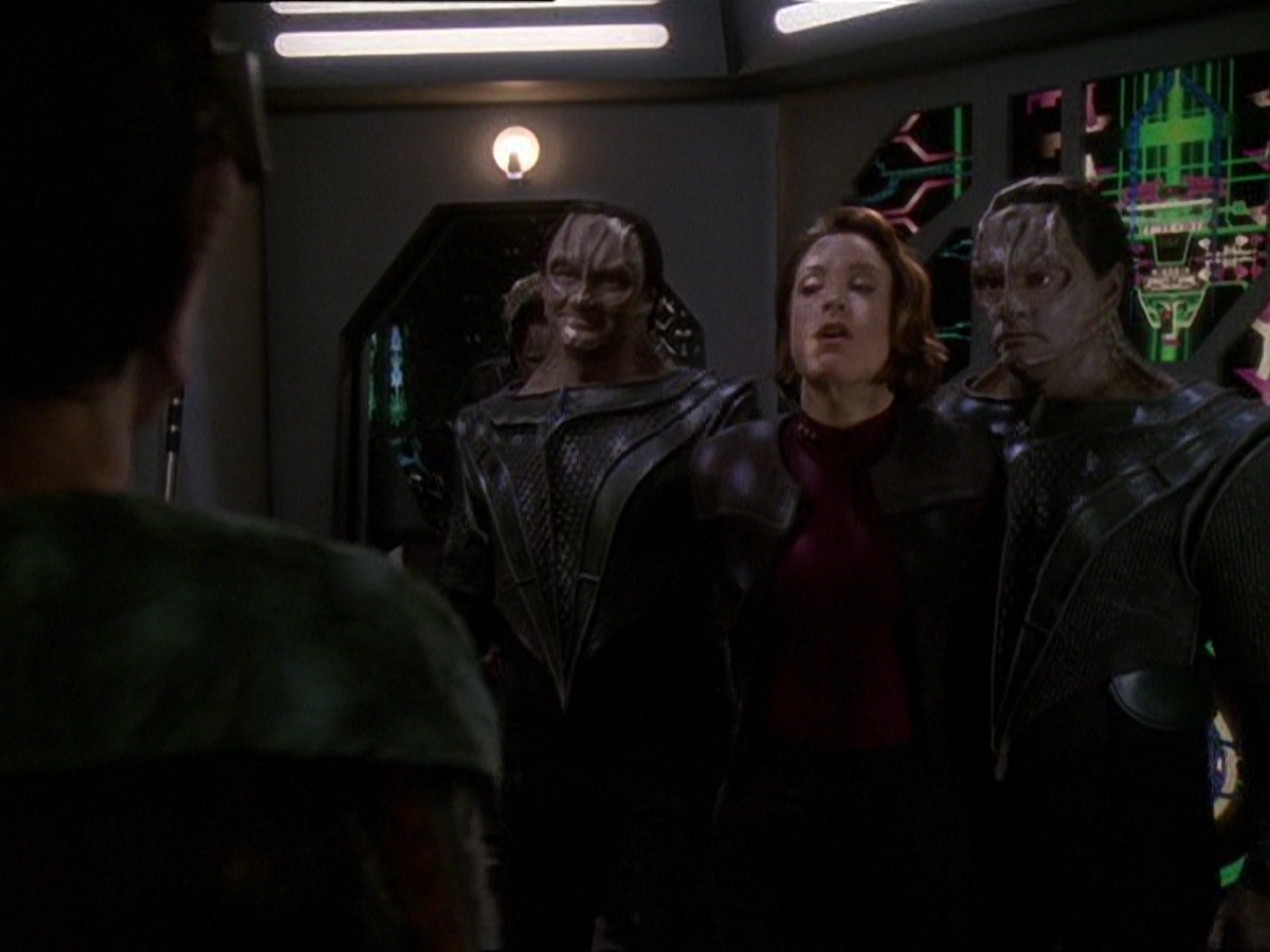 extant_StarTrek_DS9_7x22-TackingIntoTheWind_2523.jpg