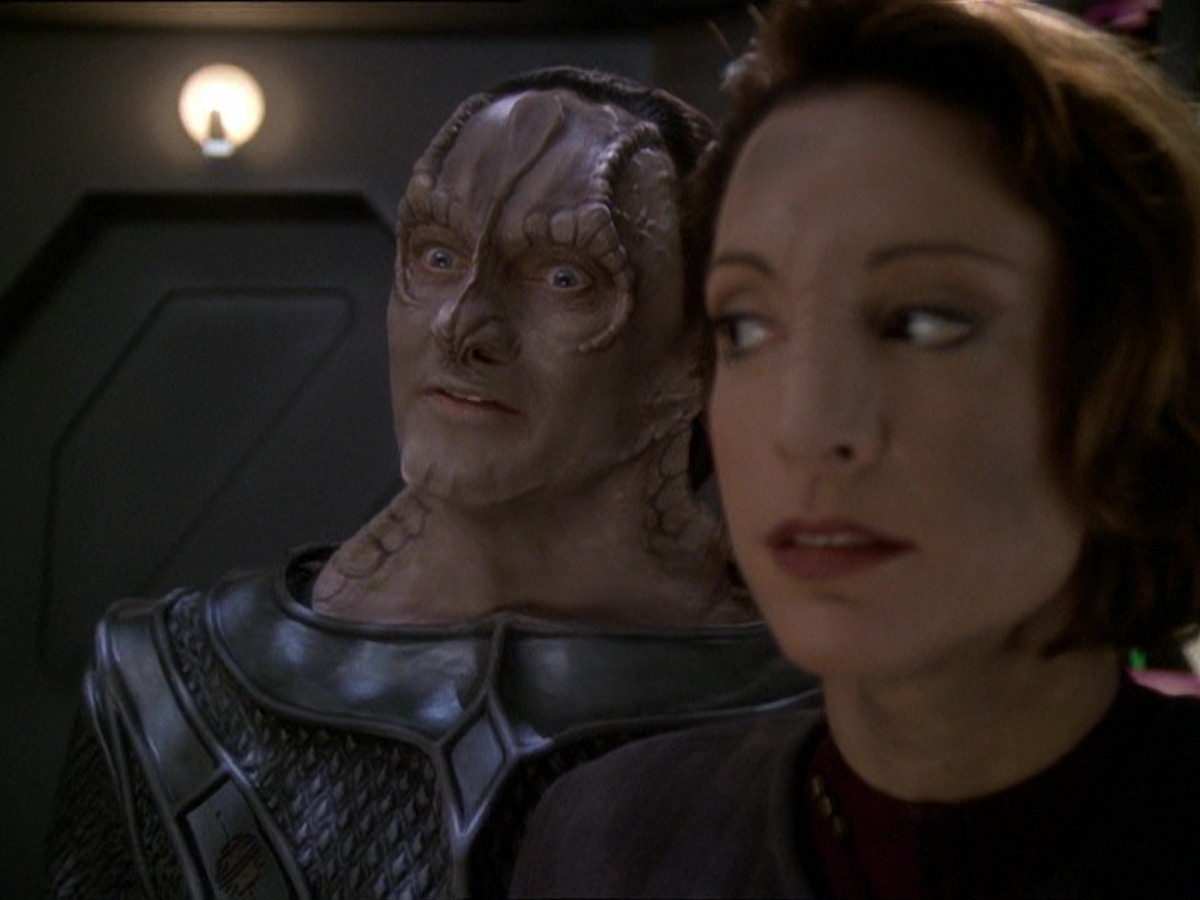 extant_StarTrek_DS9_7x22-TackingIntoTheWind_2539.jpg