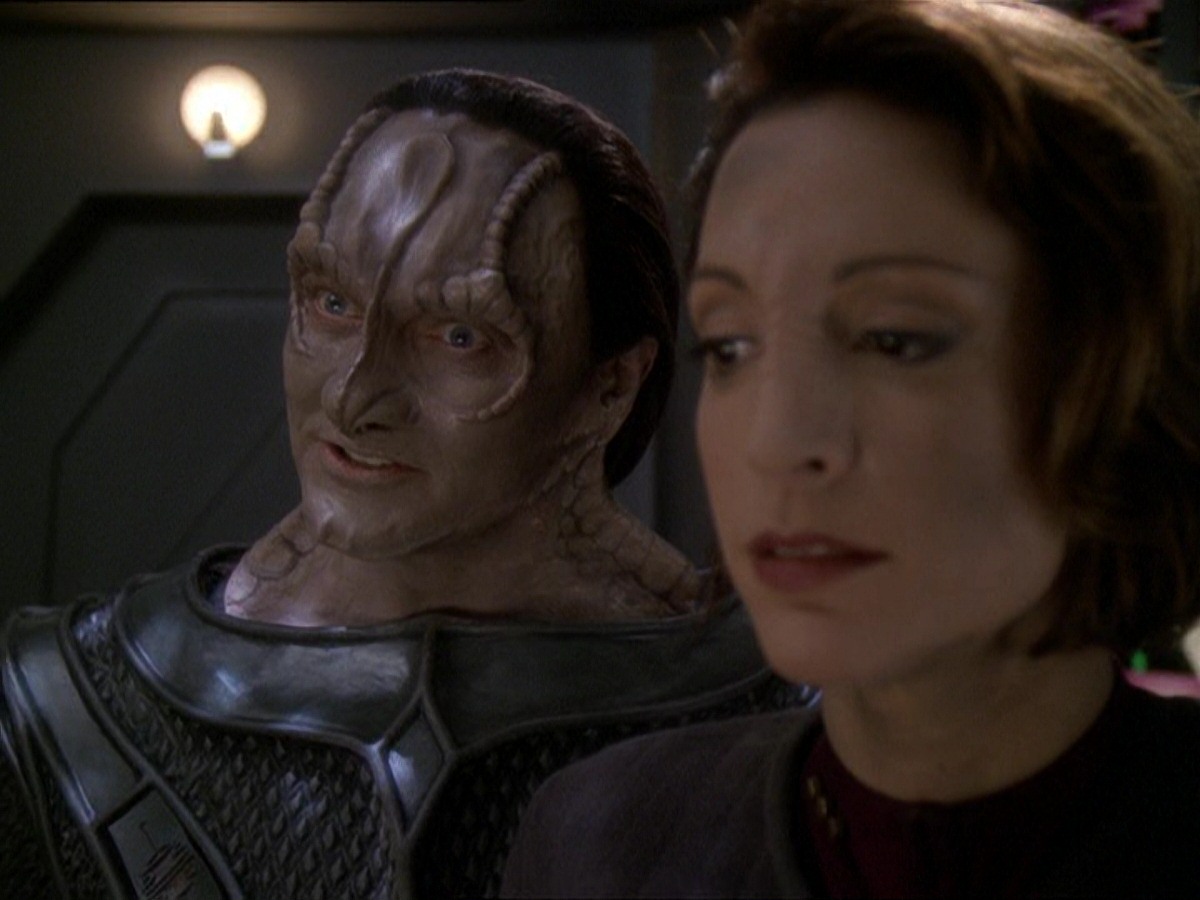 extant_StarTrek_DS9_7x22-TackingIntoTheWind_2541.jpg