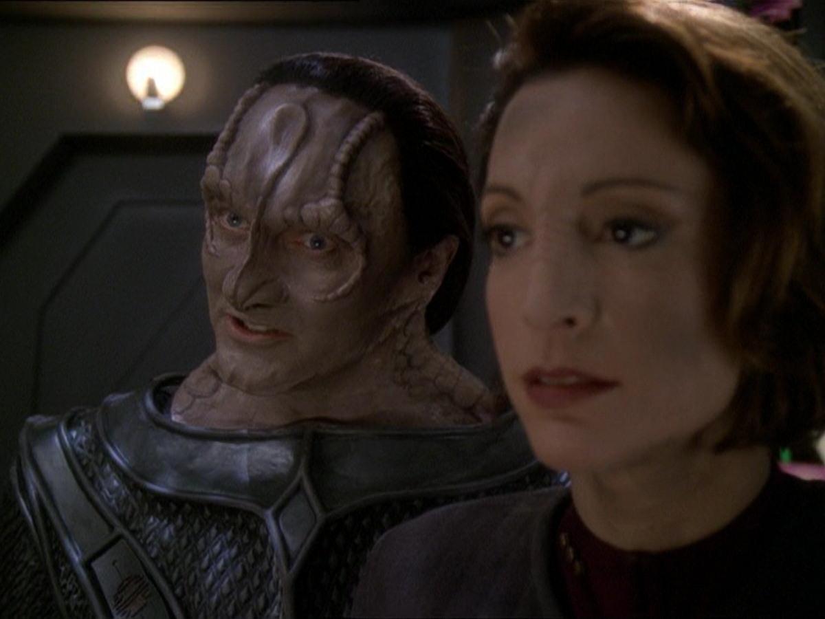 extant_StarTrek_DS9_7x22-TackingIntoTheWind_2542.jpg