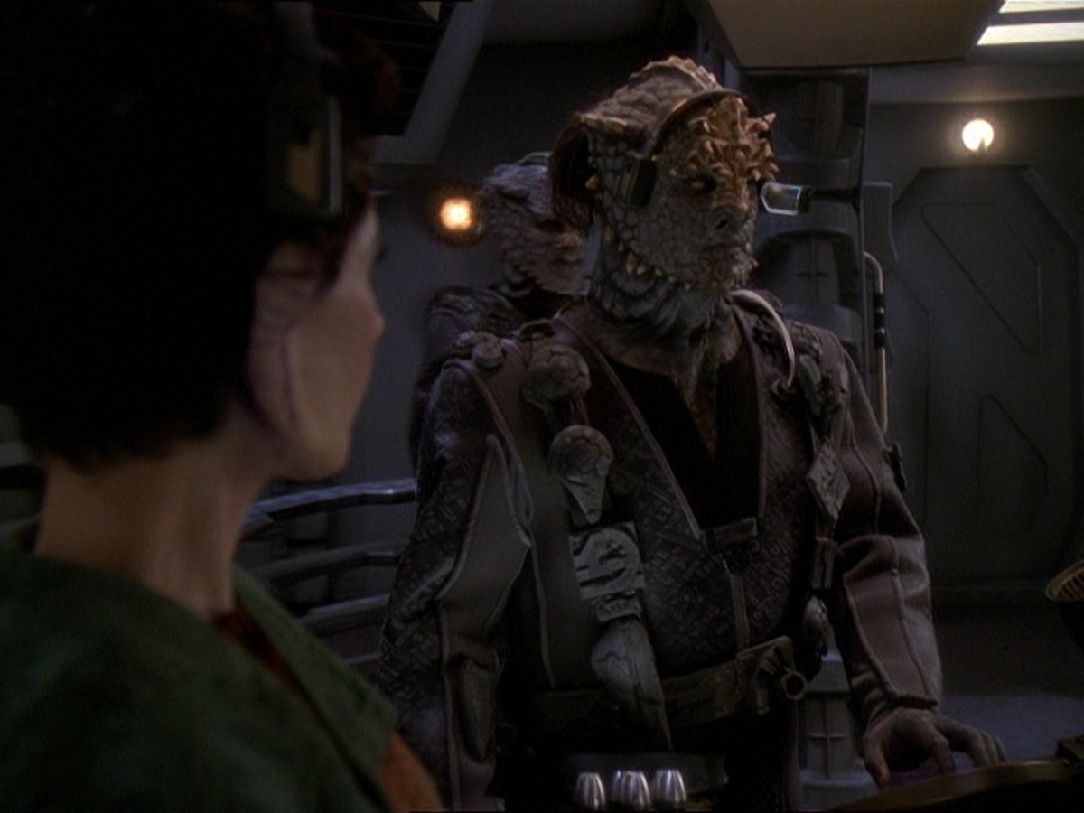 extant_StarTrek_DS9_7x22-TackingIntoTheWind_2545.jpg
