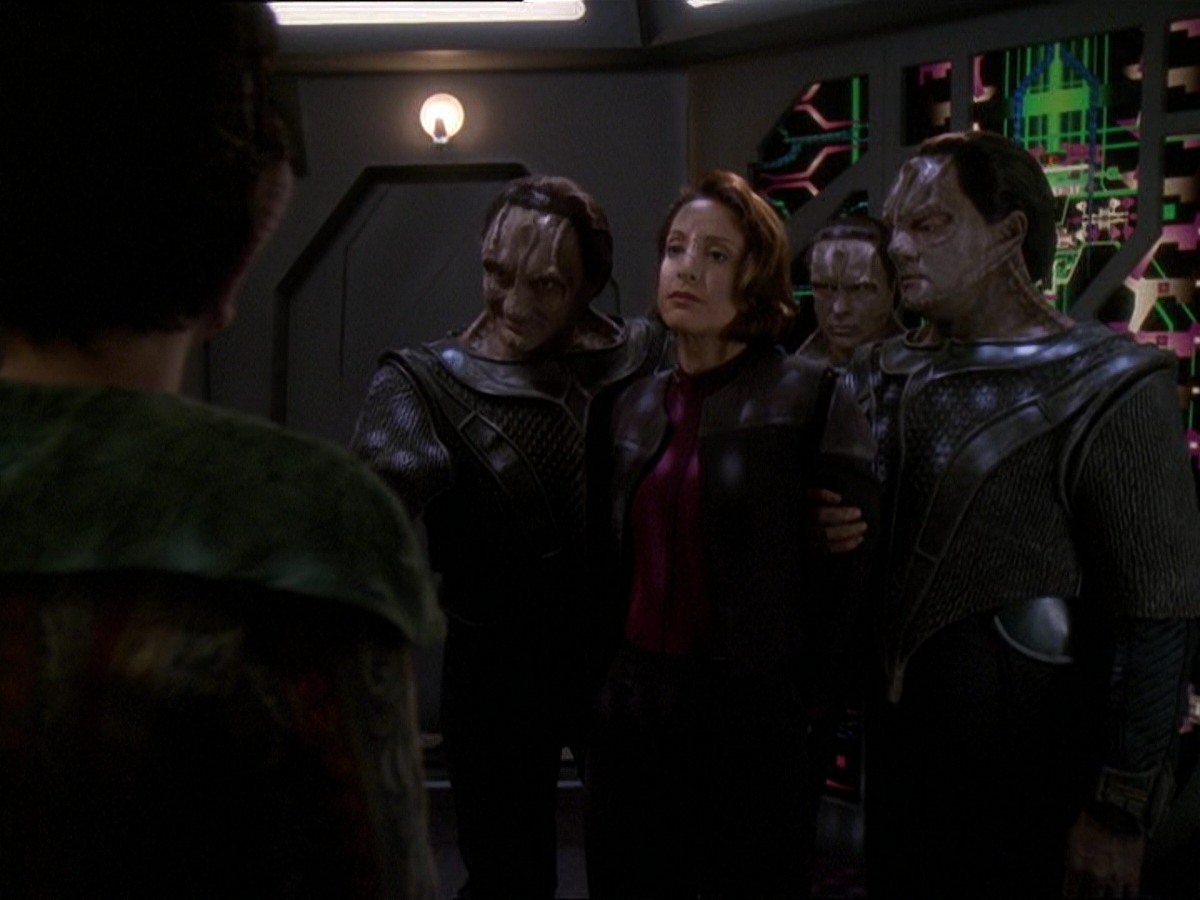 extant_StarTrek_DS9_7x22-TackingIntoTheWind_2551.jpg