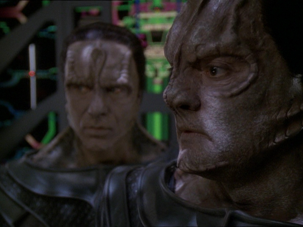 extant_StarTrek_DS9_7x22-TackingIntoTheWind_2599.jpg