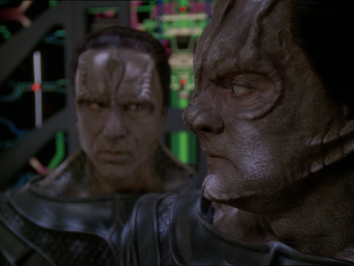 extant_StarTrek_DS9_7x22-TackingIntoTheWind_2600.jpg