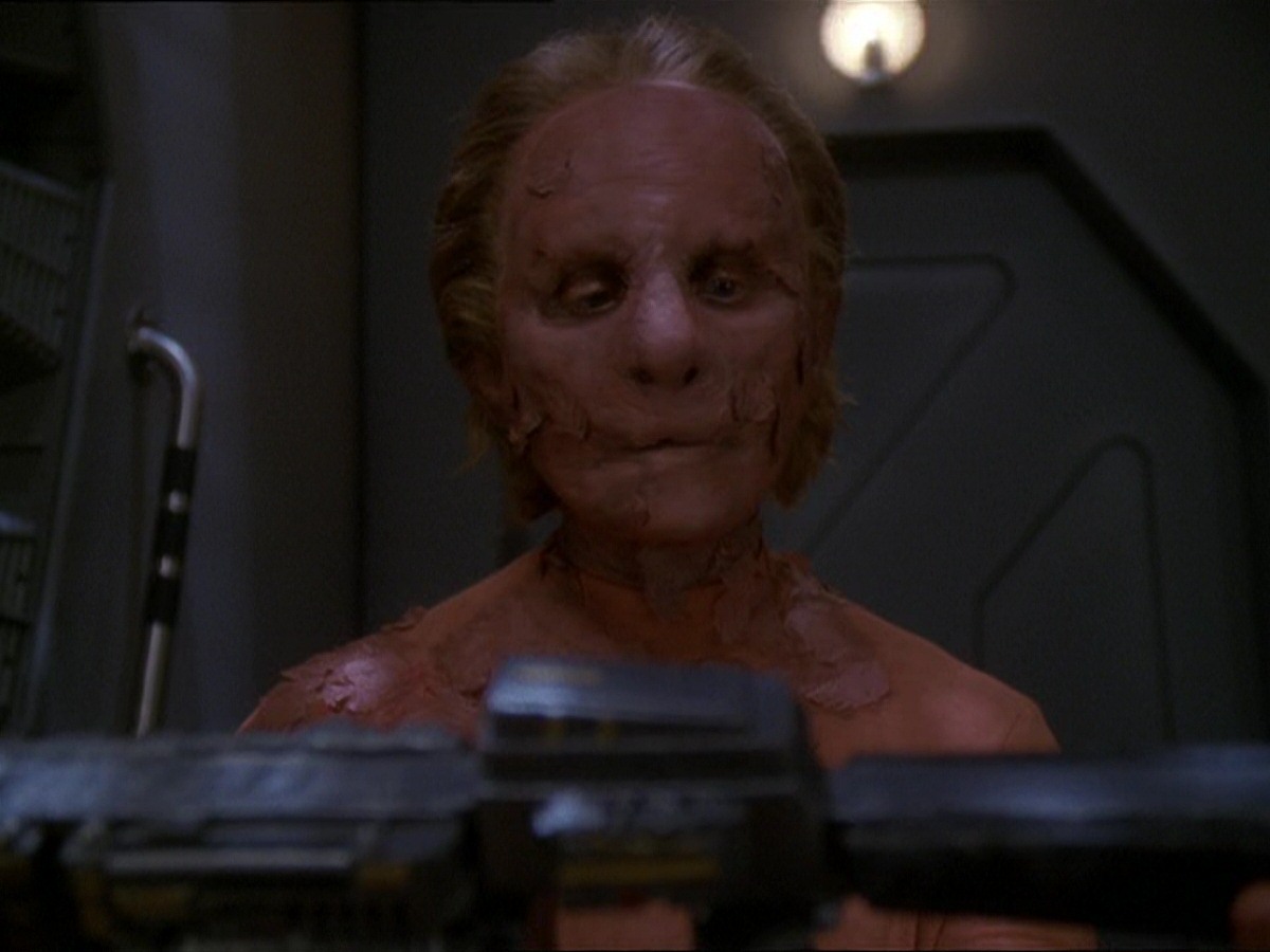 extant_StarTrek_DS9_7x22-TackingIntoTheWind_2606.jpg