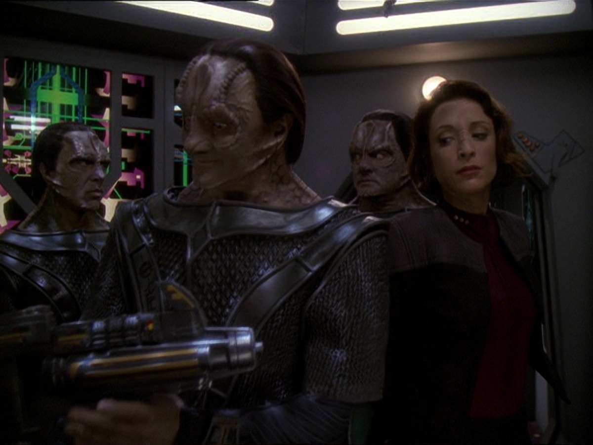 extant_StarTrek_DS9_7x22-TackingIntoTheWind_2610.jpg