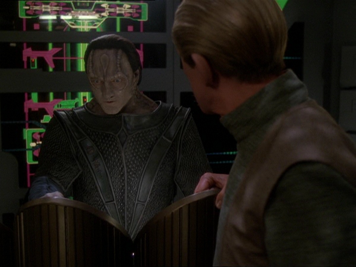 extant_StarTrek_DS9_7x22-TackingIntoTheWind_2685.jpg