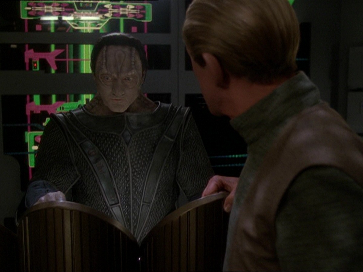 extant_StarTrek_DS9_7x22-TackingIntoTheWind_2686.jpg
