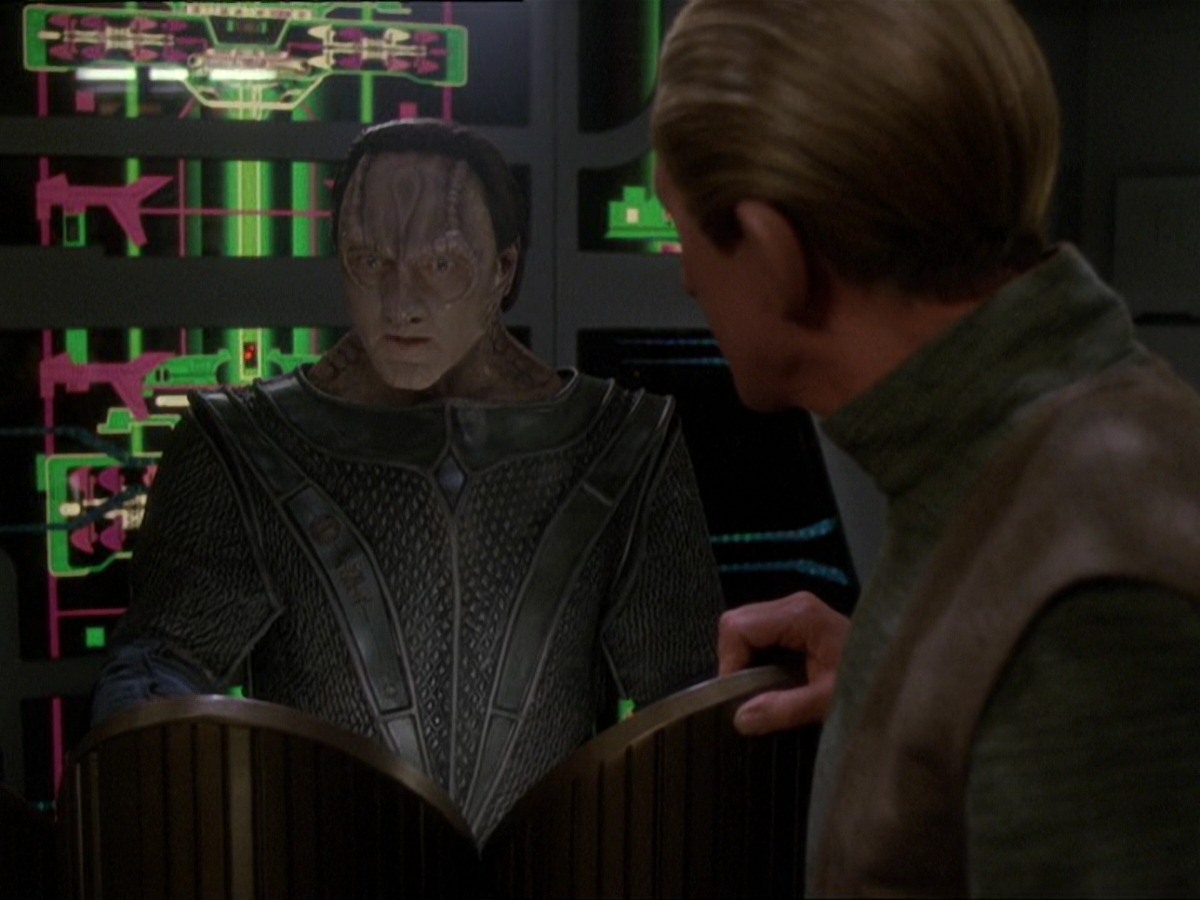 extant_StarTrek_DS9_7x22-TackingIntoTheWind_2720.jpg