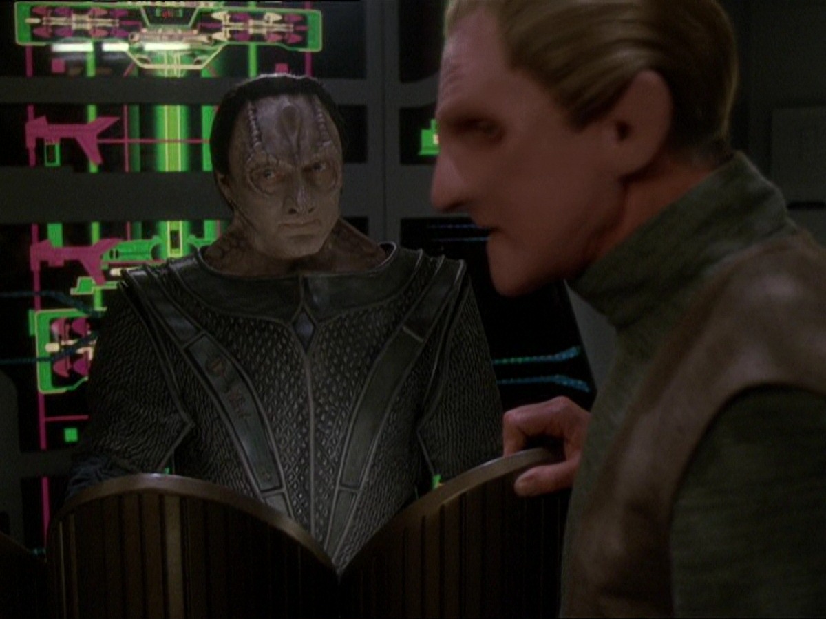 extant_StarTrek_DS9_7x22-TackingIntoTheWind_2724.jpg