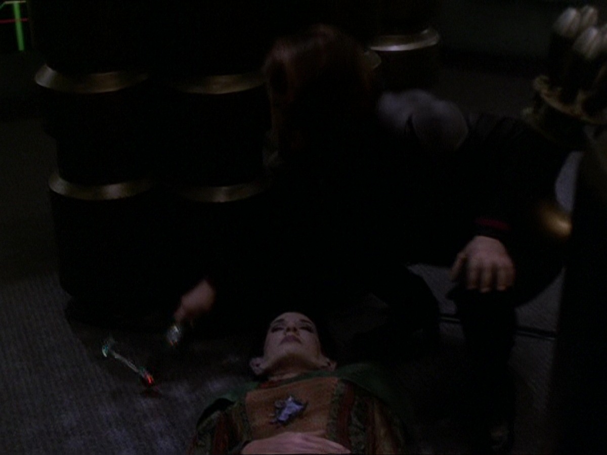 extant_StarTrek_DS9_7x22-TackingIntoTheWind_2733.jpg