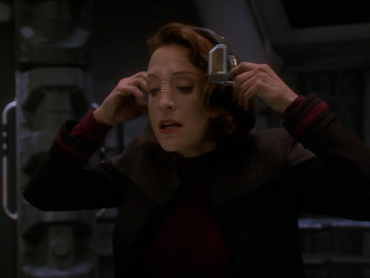 extant_StarTrek_DS9_7x22-TackingIntoTheWind_2739.jpg