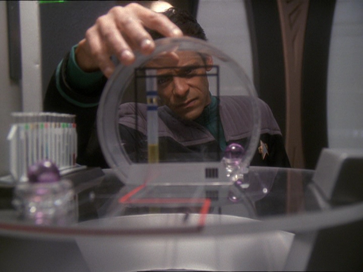 extant_StarTrek_DS9_7x22-TackingIntoTheWind_2820.jpg