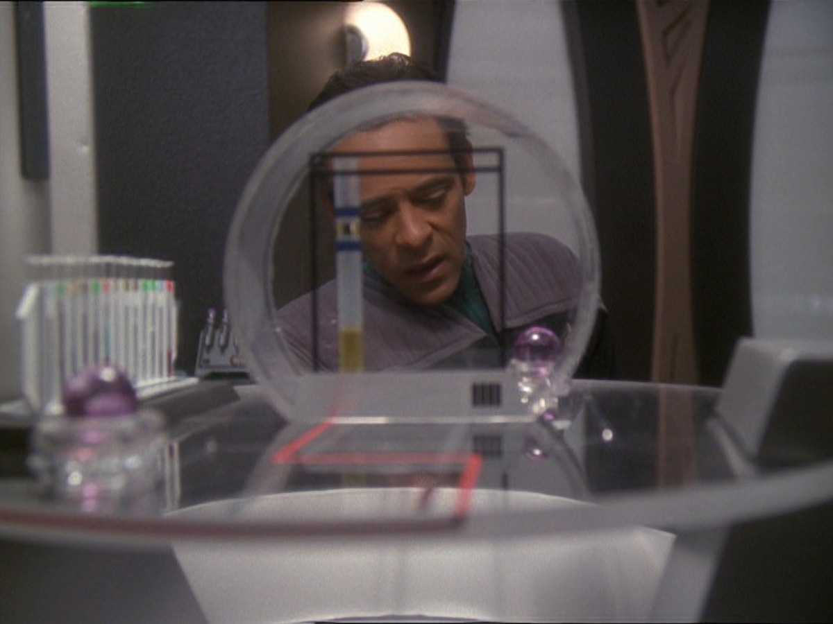extant_StarTrek_DS9_7x22-TackingIntoTheWind_2824.jpg