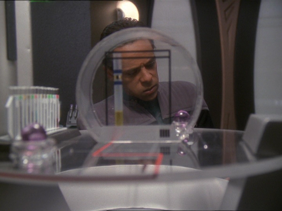 extant_StarTrek_DS9_7x22-TackingIntoTheWind_2825.jpg