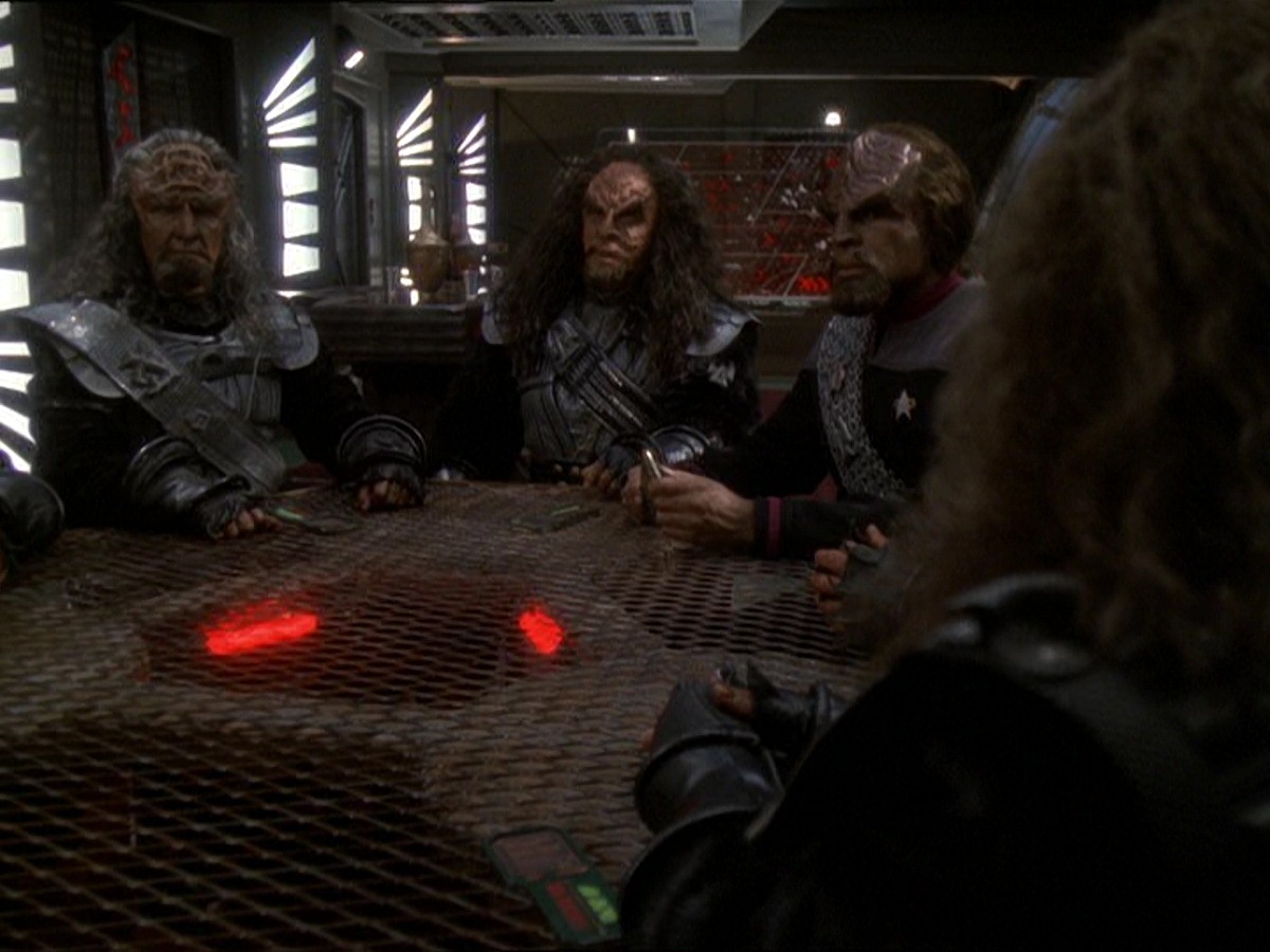 extant_StarTrek_DS9_7x22-TackingIntoTheWind_2974.jpg