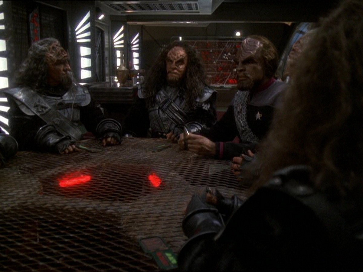 extant_StarTrek_DS9_7x22-TackingIntoTheWind_2977.jpg