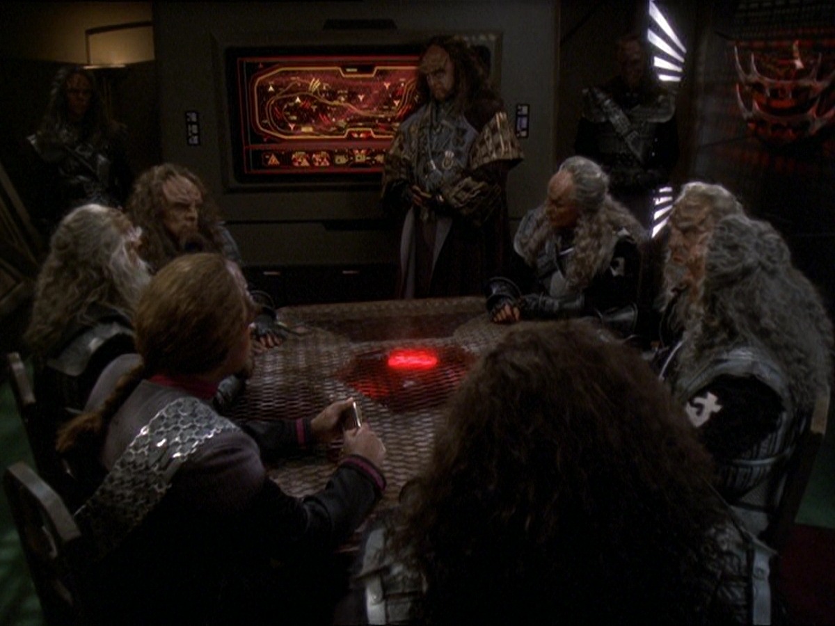 extant_StarTrek_DS9_7x22-TackingIntoTheWind_2980.jpg