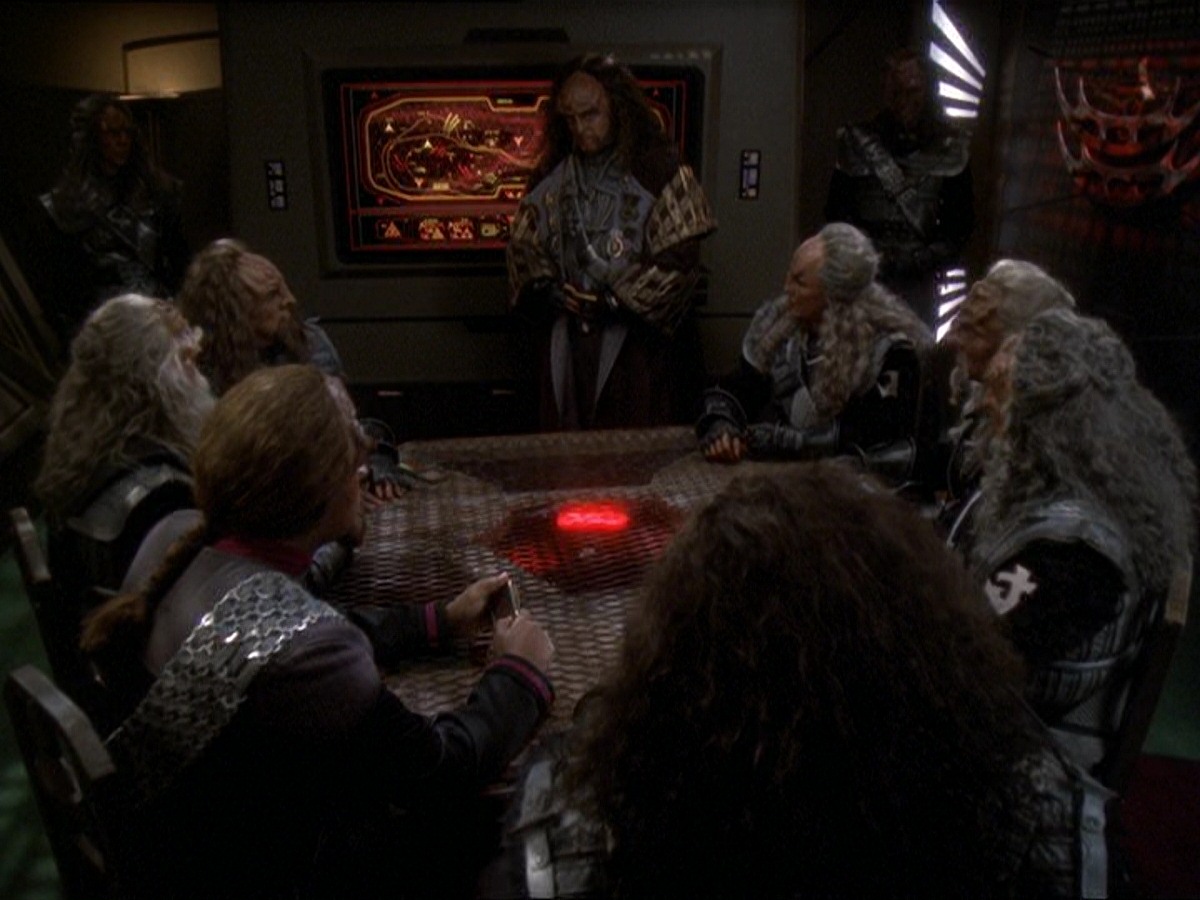 extant_StarTrek_DS9_7x22-TackingIntoTheWind_2983.jpg