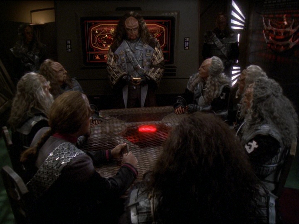 extant_StarTrek_DS9_7x22-TackingIntoTheWind_2986.jpg