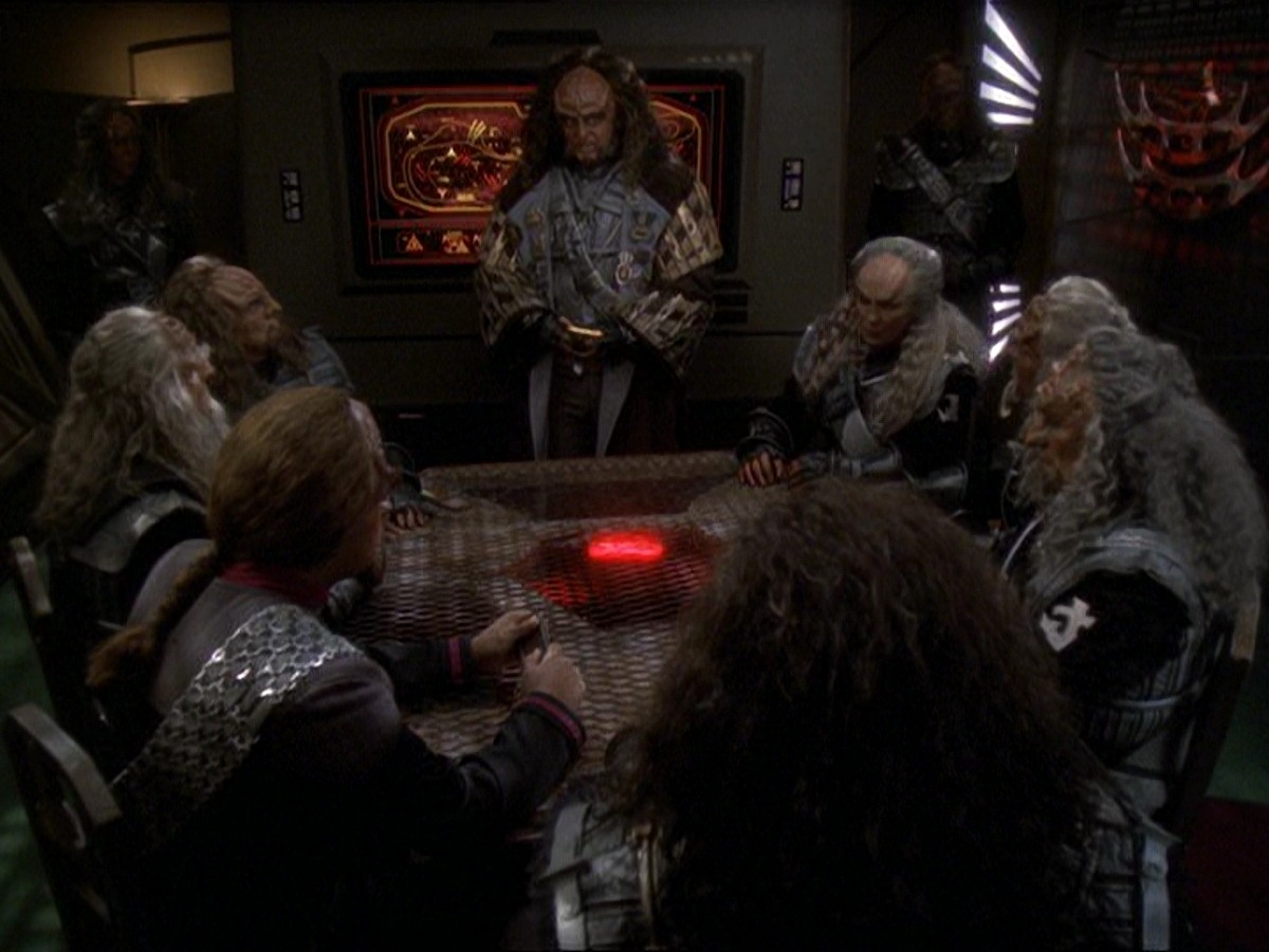 extant_StarTrek_DS9_7x22-TackingIntoTheWind_2987.jpg
