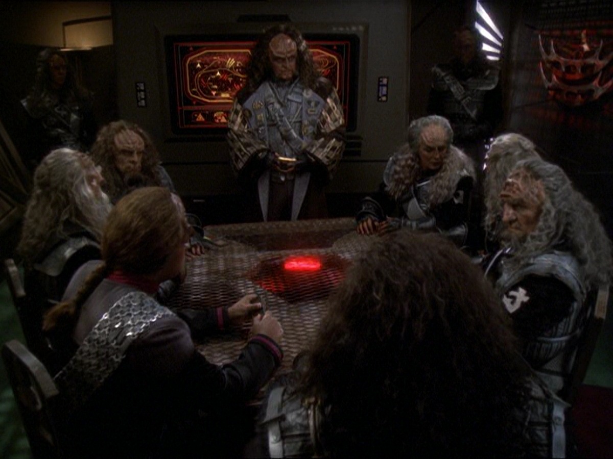 extant_StarTrek_DS9_7x22-TackingIntoTheWind_2989.jpg