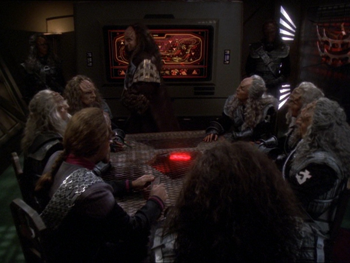 extant_StarTrek_DS9_7x22-TackingIntoTheWind_3008.jpg