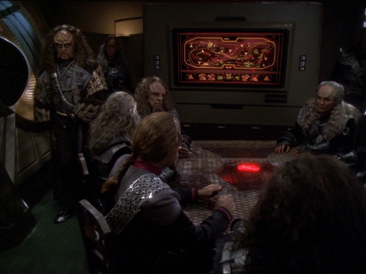 extant_StarTrek_DS9_7x22-TackingIntoTheWind_3012.jpg